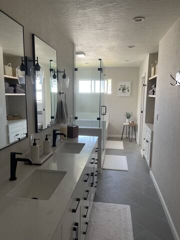 Bathroom remodel photo 20